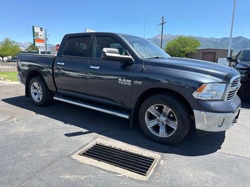Used 2017 RAM 1500 Classic SLT w/ SLT Plus D←cor Group AWD/4WD image 3