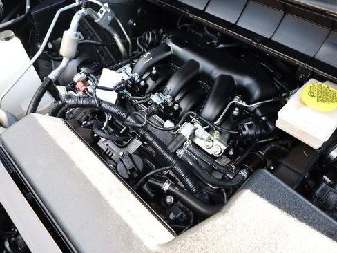 Certified 2025 Nissan Pathfinder SL FWD image 30