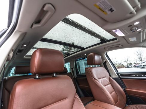 Used 2017 Volkswagen Touareg Executive image 37