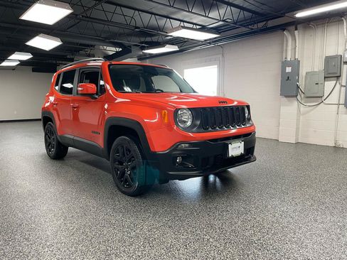 Used 2017 Jeep Renegade Altitude AWD/4WD image 3