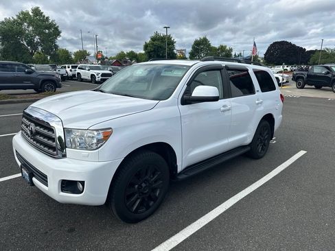 Used 2016 Toyota Sequoia SR5 AWD/4WD image 5