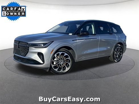 Used 2024 Lincoln Nautilus Reserve image 1