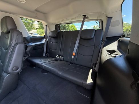Used 2017 Cadillac Escalade Luxury AWD/4WD image 27