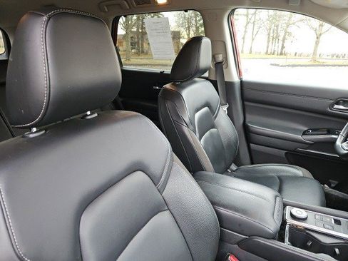 Used 2023 Nissan Pathfinder SL image 12