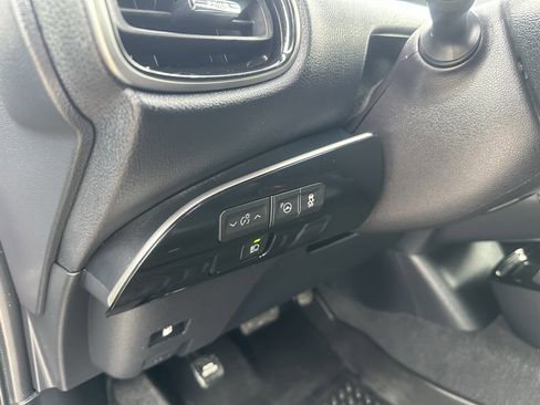 Used 2022 Toyota Prius LE image 46