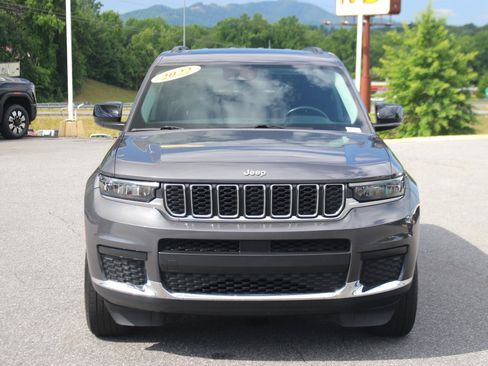 Used 2022 Jeep Grand Cherokee L Laredo w/ Luxury Tech Group I AWD/4WD image 2
