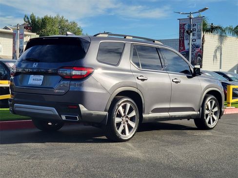 Used 2023 Honda Pilot Touring image 2