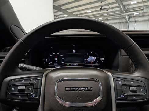 Used 2023 GMC Yukon XL Denali image 36