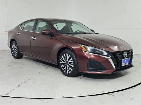 Used 2023 Nissan Altima 2.5 SV image 8