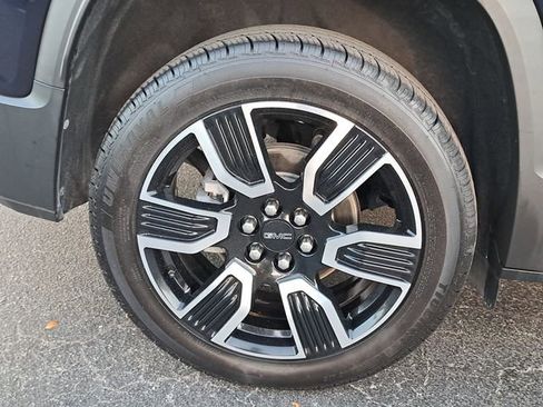 Used 2021 GMC Acadia SLT w/ Elevation Edition image 7