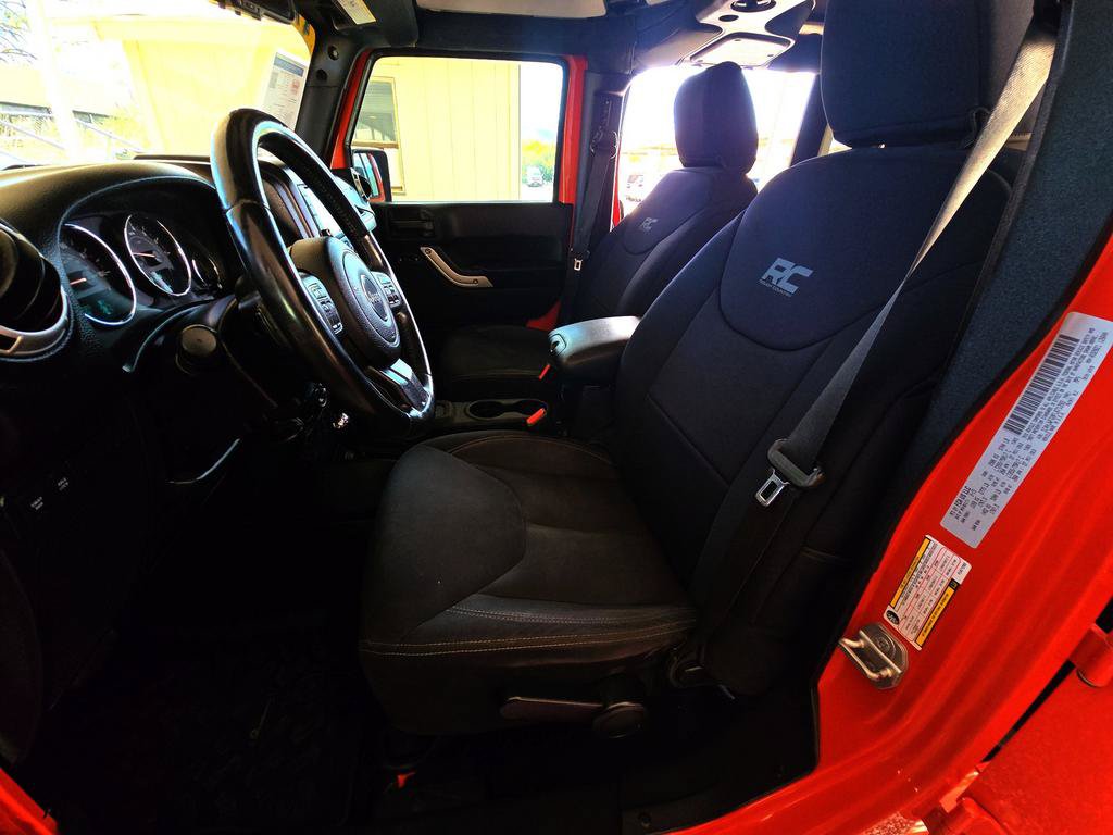 Used 2015 Jeep Wrangler Unlimited Rubicon w/ Connectivity Group AWD/4WD image 9