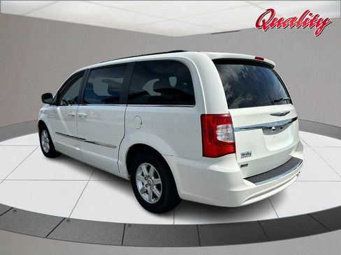 Used 2012 Chrysler Town & Country Touring w/ Entertainment Group #1 FWD image 6