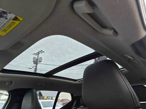 Used 2025 Volvo XC40 B5 Core image 26