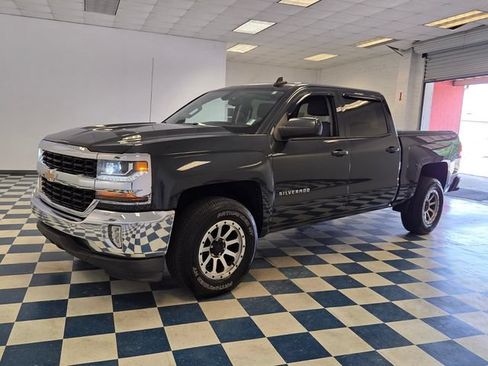 Used 2018 Chevrolet Silverado 1500 LT w/ LT Eassist Package RWD image 3