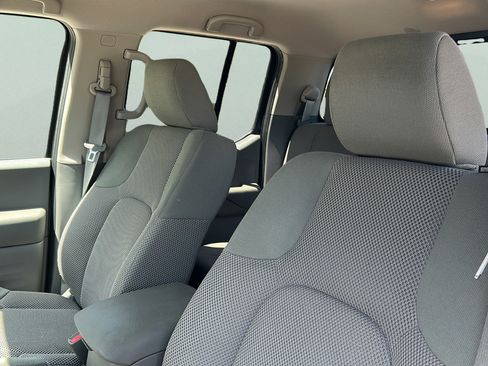 Used 2021 Nissan Frontier SV w/ Midnight Edition Floor Mats RWD image 14