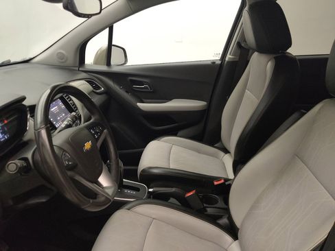 Used 2020 Chevrolet Trax LT w/ Driver Confidence Package AWD/4WD image 17