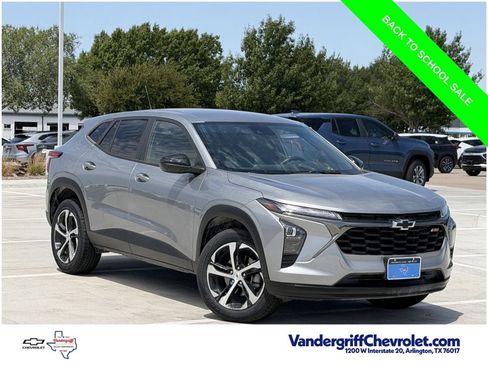 Used 2024 Chevrolet Trax RS w/ Driver Confidence Package FWD image 2