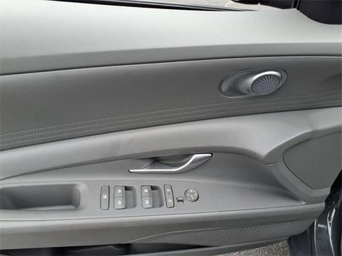 Used 2024 Hyundai Elantra SEL image 12