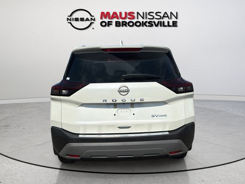 Certified 2022 Nissan Rogue SV w/ SV Premium Package AWD/4WD image 9
