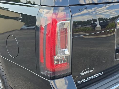 Certified 2020 GMC Yukon Denali w/ Denali Premium Package AWD/4WD image 36
