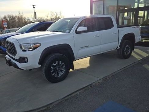 Used 2023 Toyota Tacoma TRD Off-Road w/ Technology Package image 2