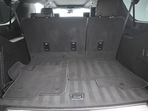 Used 2025 Chevrolet Suburban Premier image 26