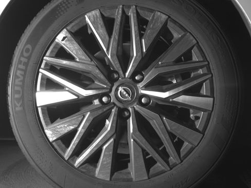 Used 2025 Nissan Altima 2.5 SV FWD image 13