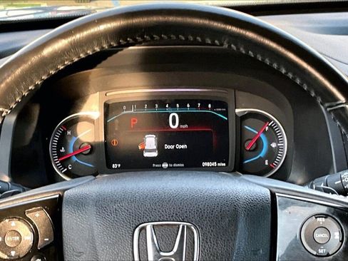 Used 2019 Honda Pilot Touring image 13