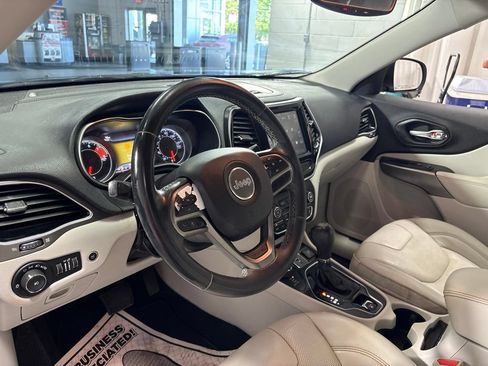 Used 2019 Jeep Cherokee Limited AWD/4WD image 13