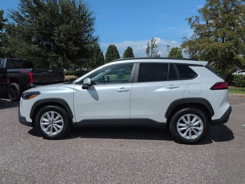 Certified 2023 Toyota Corolla Cross LE FWD image 3