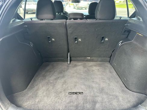 Used 2019 Nissan Kicks SV FWD image 17
