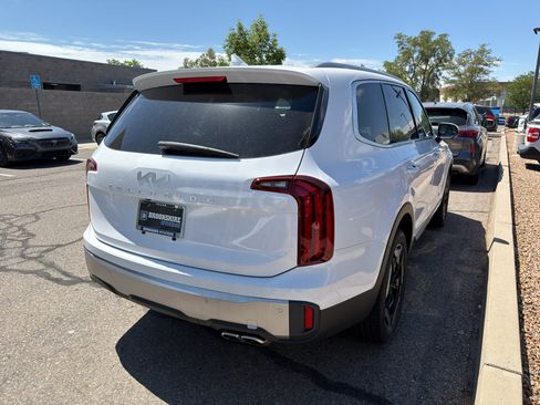 Used 2025 Kia Telluride S FWD image 5