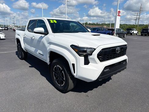 Used 2024 Toyota Tacoma TRD Sport w/ TRD Sport Upgrade Package AWD/4WD image 2