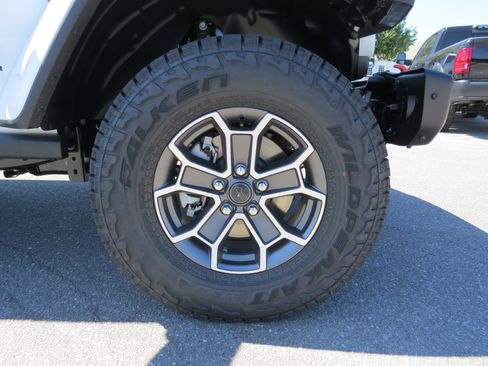 New 2025 Jeep Gladiator Mojave image 11