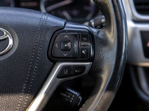 Used 2018 Toyota Highlander XLE FWD image 34