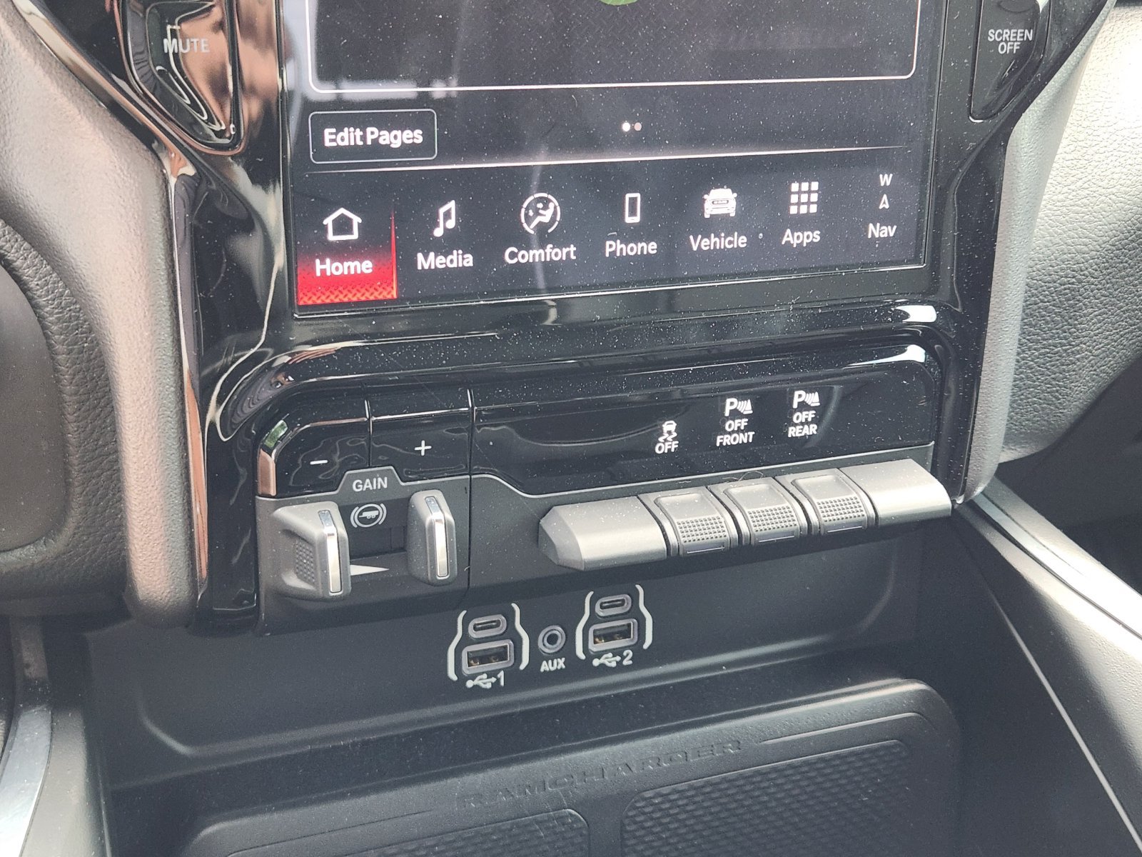 Used 2025 RAM 1500 Laramie w/ Laramie Southwest Edition AWD/4WD image 19