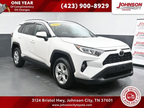 Used 2019 Toyota RAV4 XLE w/ Carpet Mat Package image 1