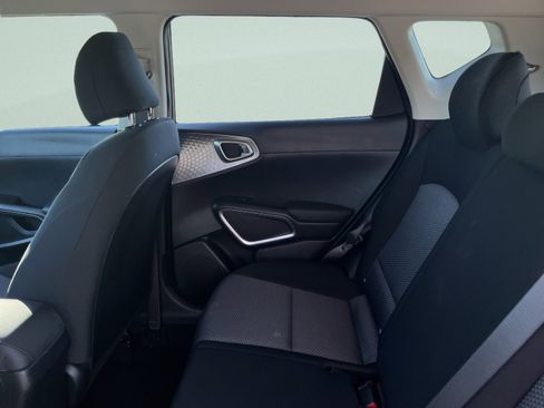 Used 2025 Kia Soul LX w/ LX Technology Package FWD image 21