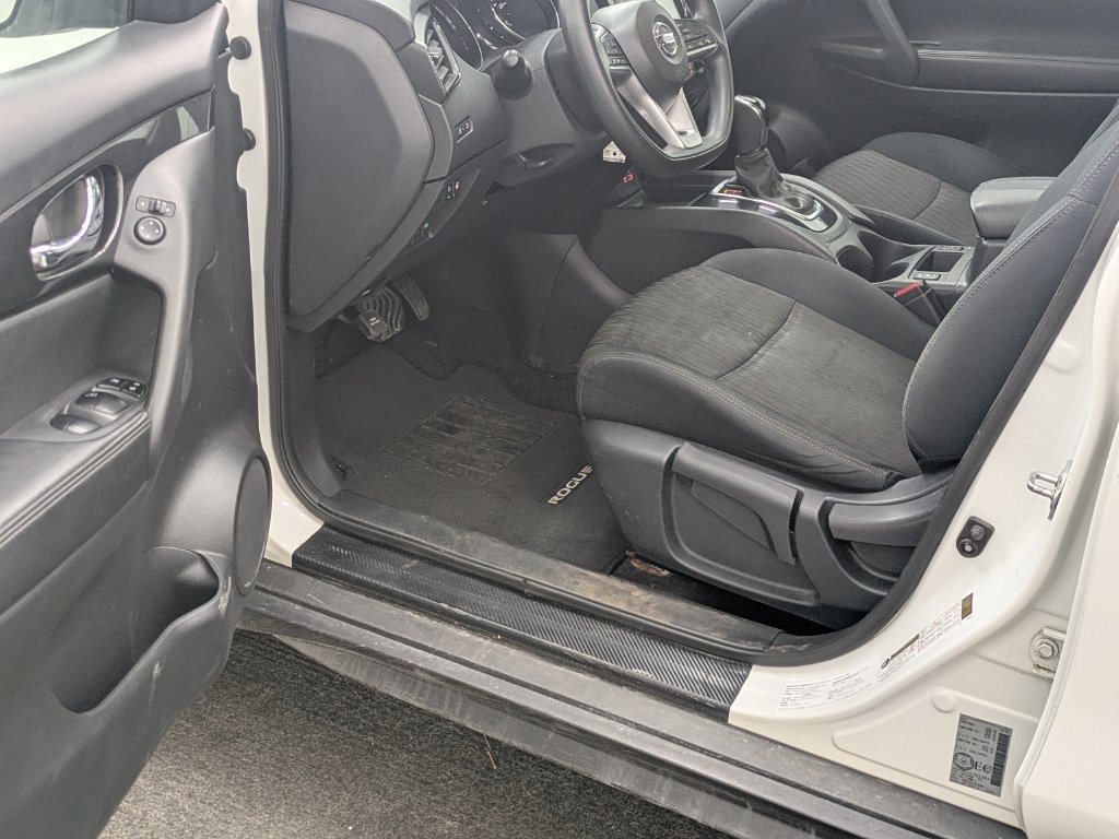 Used 2018 Nissan Rogue SV FWD image 27