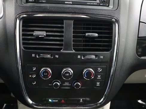 Used 2020 Dodge Grand Caravan SXT image 11