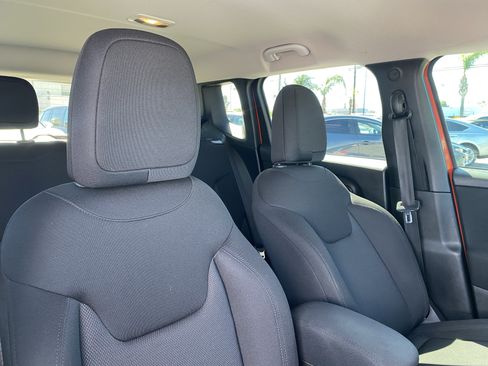 Used 2020 Jeep Renegade Sport w/ Sport Appearance Group FWD image 24