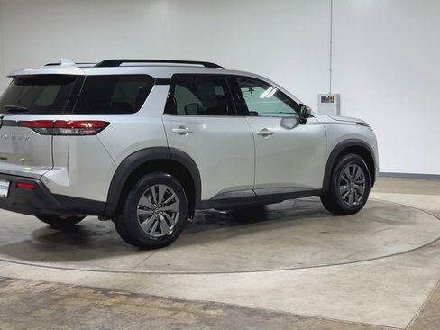 Used 2024 Nissan Pathfinder SV AWD/4WD image 8