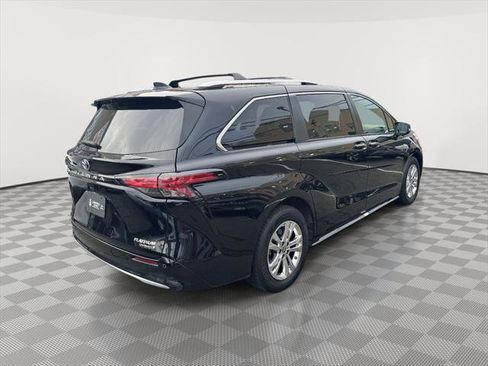 Used 2023 Toyota Sienna Platinum image 4