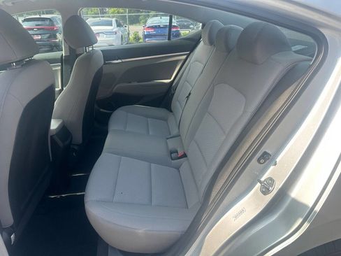 Used 2019 Hyundai Elantra SE image 15