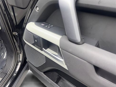 Used 2022 Land Rover Defender 110 X-Dynamic SE image 47