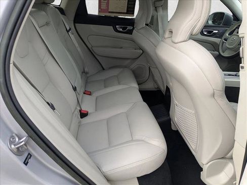 Used 2023 Volvo XC60 T8 Ultimate image 17