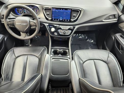 Used 2023 Chrysler Pacifica Limited w/ Uconnect Theater Family Group AWD/4WD image 12