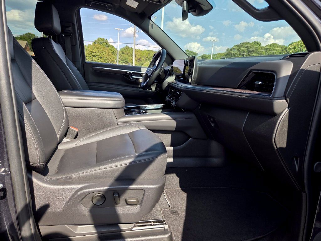 Used 2025 Chevrolet Tahoe Z71 AWD/4WD image 17