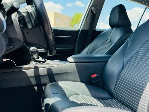 Used 2023 Toyota Camry SE image 6