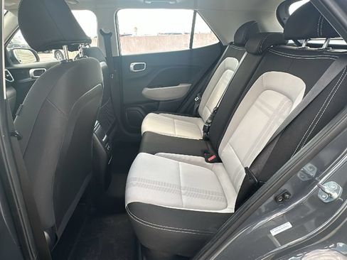 Used 2025 Hyundai Venue SEL FWD image 32